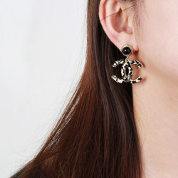 Chanel 2022 new double-sided earrings are exquisite in every detail. This design is very beautiful