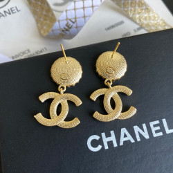 Chanel sunflower letters, pearl earrings, earrings, clear logo print
