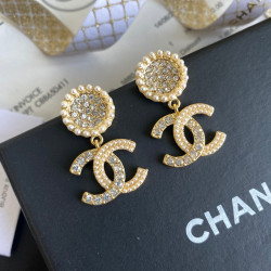 Chanel sunflower letters, pearl earrings, earrings, clear logo print
