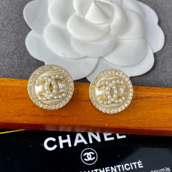 Chanel's new round earrings, the classic brand of precision crystal inlay