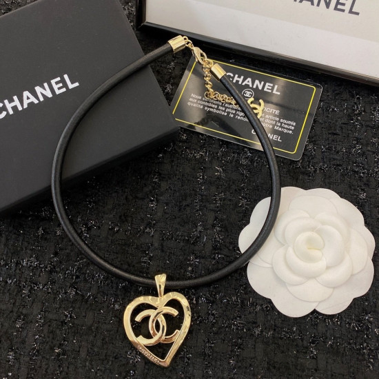 Chanel necklace is exquisite, super fairy and beautiful