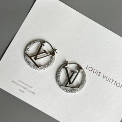 LV Hoop Earrings interpret the classic design. The circular LV logo decoration is inlaid with diamonds and blingbling