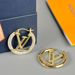 LV Hoop Earrings interpret the classic design and show the brand style