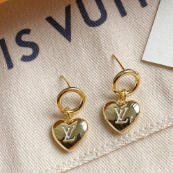 Luxury LV letter love earrings earrings hot selling LV letter love luxury Earrings goddess essential super thin face