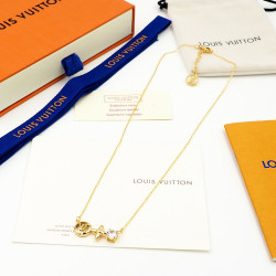The new Petit Louis necklace of donkey family uses exquisite chains to string LV circle logo and Monogram flowers