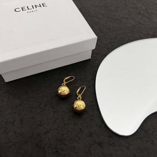 Celine Earrings middle ancient Arc de Triomphe earrings are made of brass with carved hollow patterns!