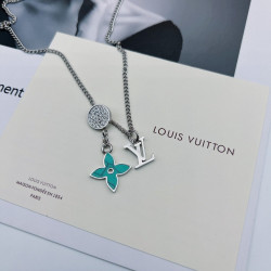 LV Necklace personality brings fashionable and interesting vision
