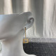 Celine earrings are popular. They are a new super fairy with exquisite workmanship