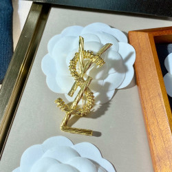 Saint Laurent YSL brooch with excellent electroplating process and luxurious temperament, blingbling makes you a focus Brooch
