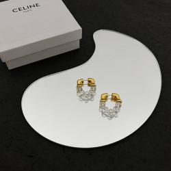 Celine earrings have always been the benchmark in the simple fashion industry. The bold design is never tired of seeing, and it is more fashionable to match