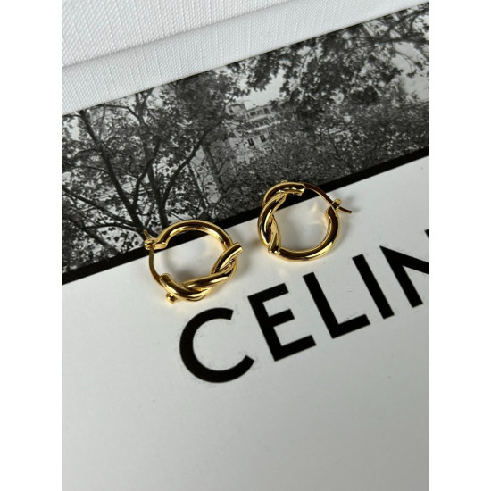 Celine earrings have a beautiful sense of lines. Coupled with the twist design, the earrings become very three-dimensional
