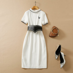 White rib collar dress, fashionable, elegant and generous